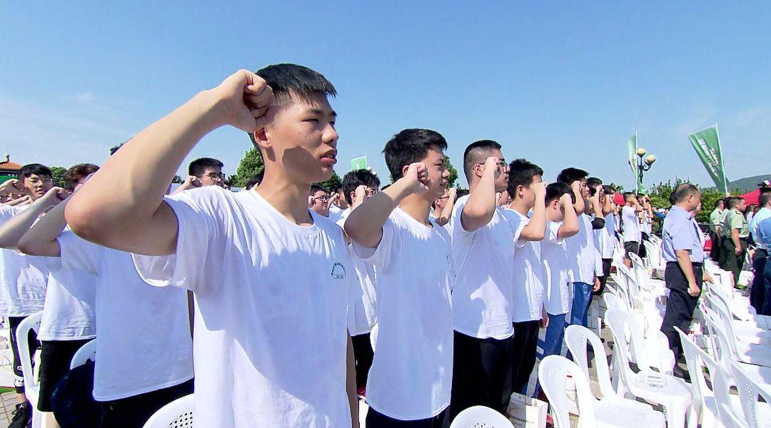 兵役登記證上大學(xué)一定要嗎？詳解兵役登記與大學(xué)入學(xué)要求，關(guān)于兵役登記證與大學(xué)入學(xué)要求的詳解，是否上大學(xué)必須持有兵役登記證？