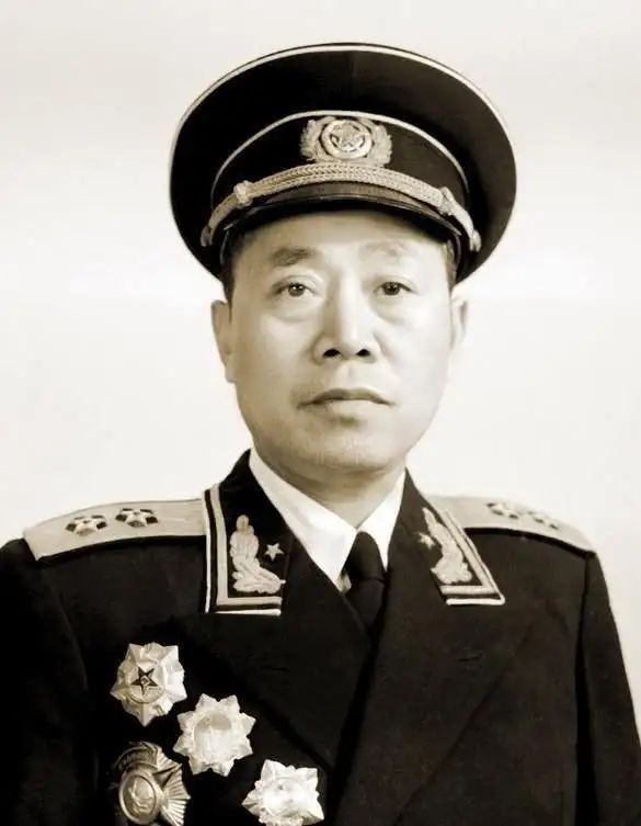 上將上面還有等級(jí)嗎，探究軍銜體系中的高級(jí)職位與等級(jí)劃分，軍銜體系揭秘，上將之上是否還有更高級(jí)別？高級(jí)職位與等級(jí)劃分全解析