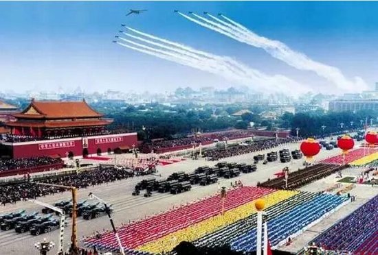 慶祝祖國輝煌，50周年國慶大閱兵高清完整版回顧，慶祝祖國輝煌，國慶大閱兵高清完整版回顧，共襄五十周年慶典盛況