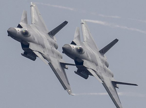 軍事震撼，20架轟炸機傾瀉240枚導(dǎo)彈的力量展示，軍事震撼，20架轟炸機傾瀉導(dǎo)彈力量展示日