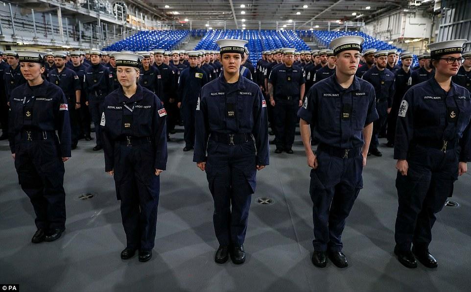 伊麗莎白女王號航母圖片，展現(xiàn)英國海軍力量的驕傲，伊麗莎白女王號航母展示英國海軍力量的風采
