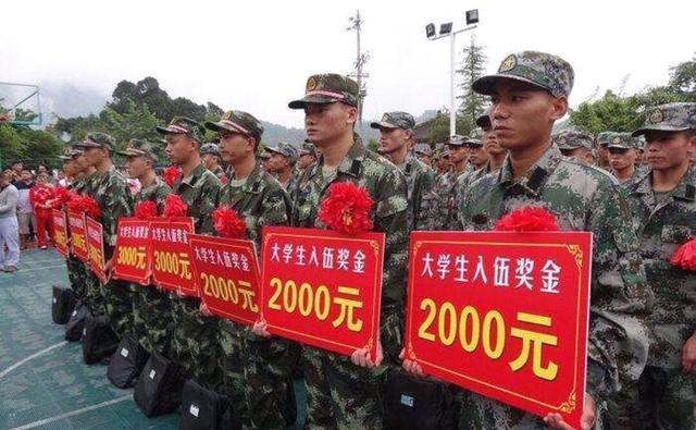大學(xué)生如何參軍，一條充滿榮耀與成長的道路，大學(xué)生參軍之路，榮耀與成長的交織