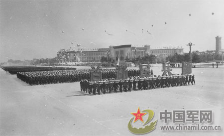 重溫歷史瞬間，探索1959年國慶閱兵視頻，重溫歷史瞬間，探索經(jīng)典，回顧1959年國慶閱兵盛況