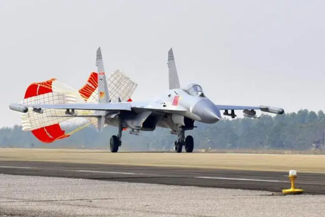 連云港軍用機(jī)場殲-11，揭秘軍事航空的神秘面紗，揭秘連云港軍用機(jī)場殲-11軍事航空的神秘面紗