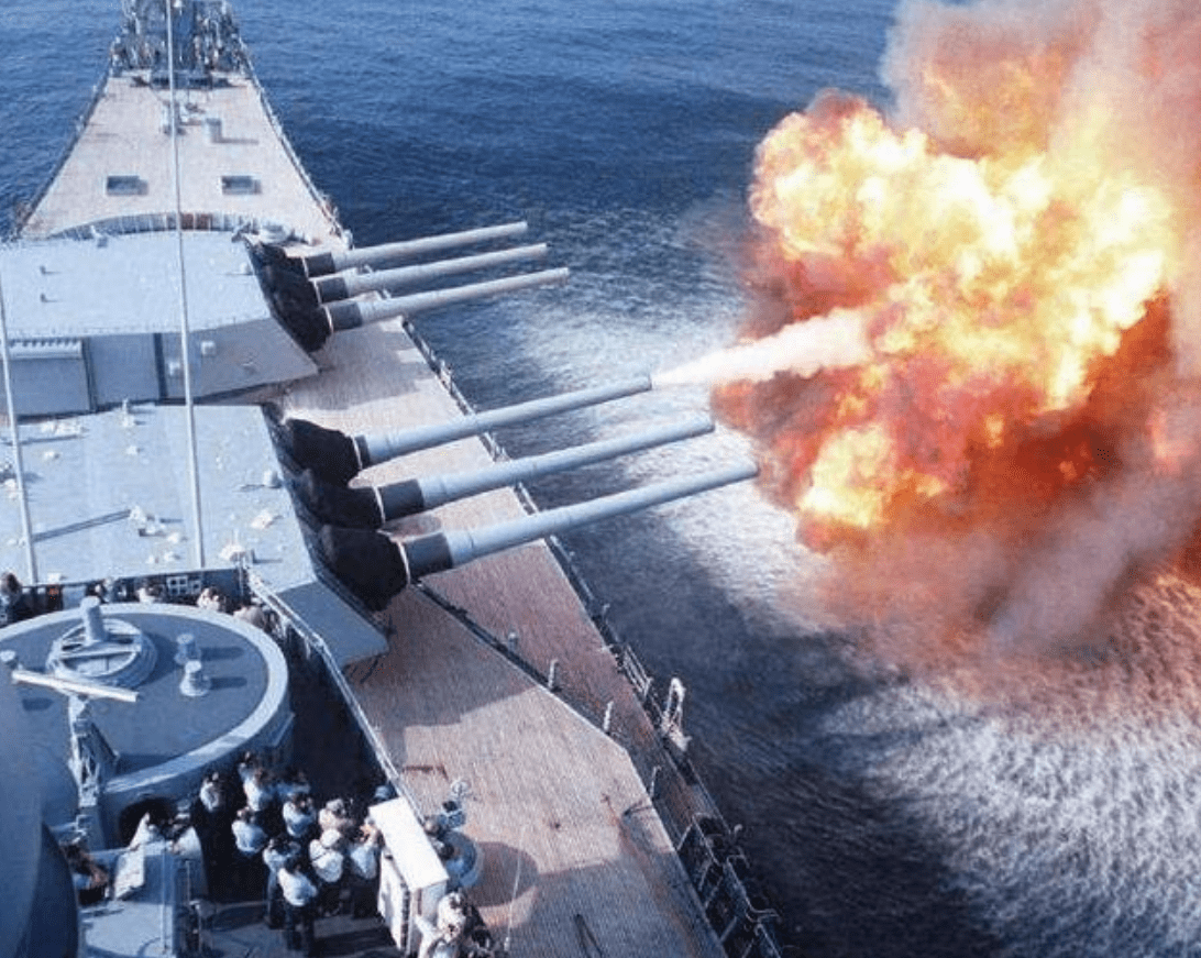 為什么岸炮打不過(guò)艦炮，深度解析背后的原因，岸炮與艦炮的較量，解析背后的原因與差異