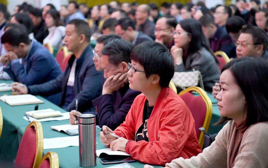 新聞報(bào)刊最新一期，深度解讀熱點(diǎn)事件，掌握最新資訊動(dòng)向，新聞熱點(diǎn)深度解讀，掌握最新資訊動(dòng)向