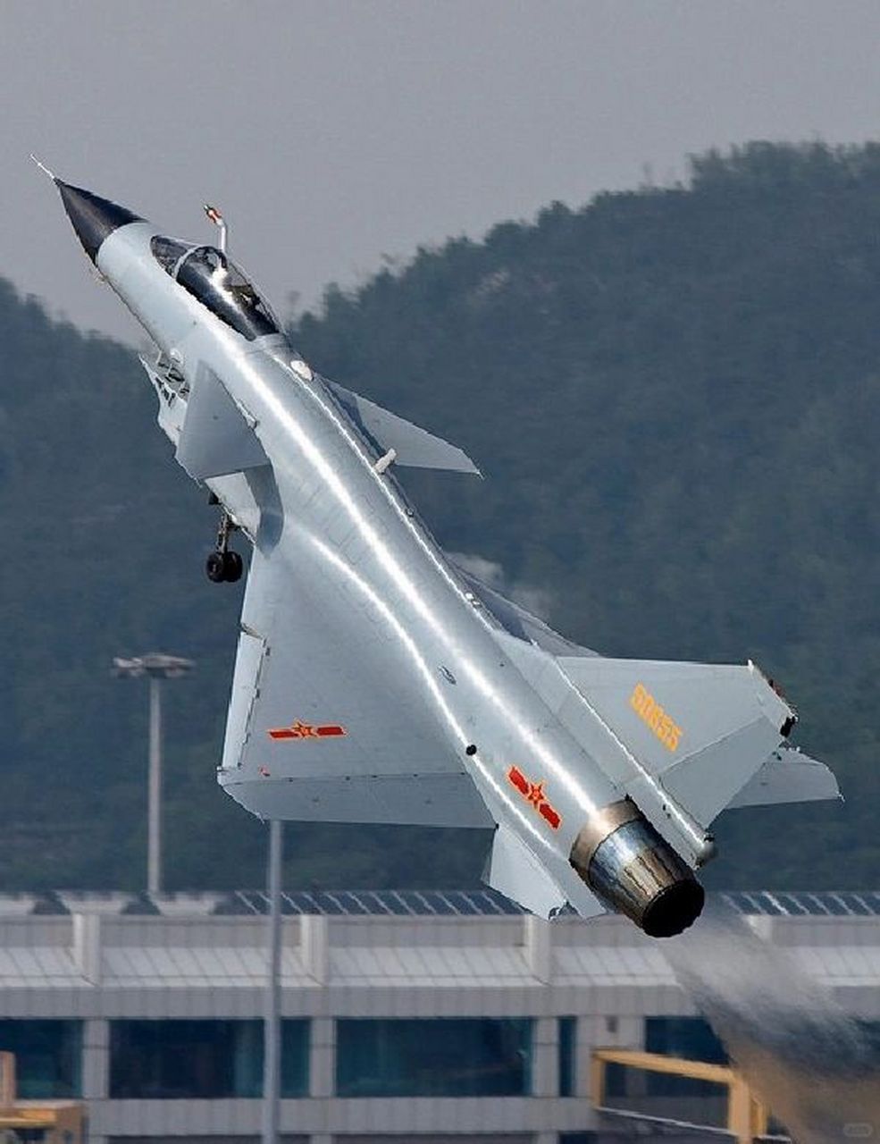 殲-10戰(zhàn)斗機(jī)是幾代機(jī)？全面解析中國(guó)空軍的主力戰(zhàn)機(jī)，中國(guó)空軍主力戰(zhàn)機(jī)殲-10戰(zhàn)斗機(jī)的全面解析，幾代機(jī)？