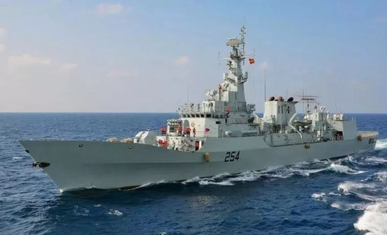 中國(guó)目前最先進(jìn)的軍艦，展現(xiàn)強(qiáng)大的國(guó)防實(shí)力，中國(guó)最尖端軍艦彰顯國(guó)防實(shí)力